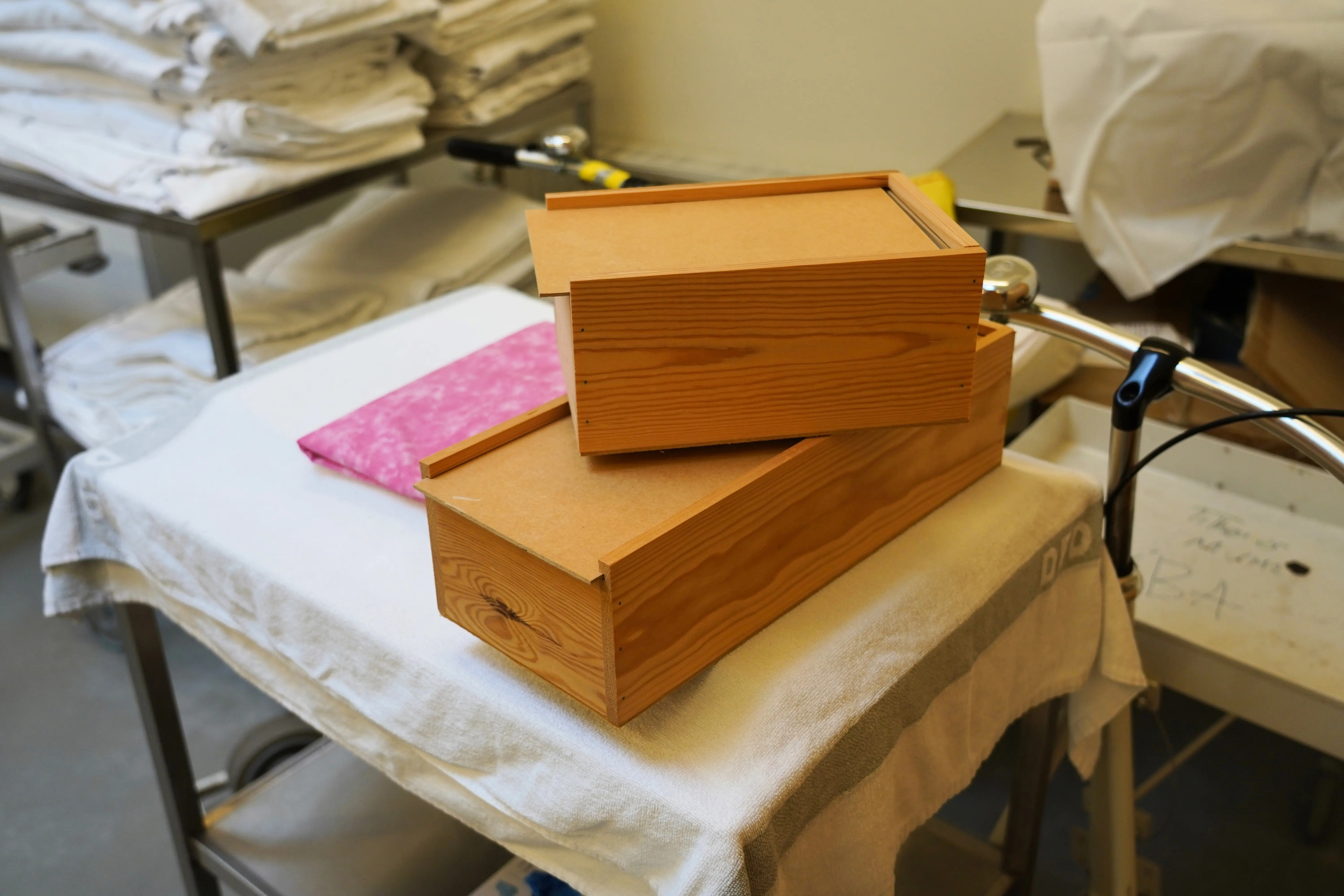 Thomas Dahl Pedersen drager omsorg for både gamle og spæde, hvis hjerte er gået i stå. Det rammer, når han står med en dødfødt, fortæller han.