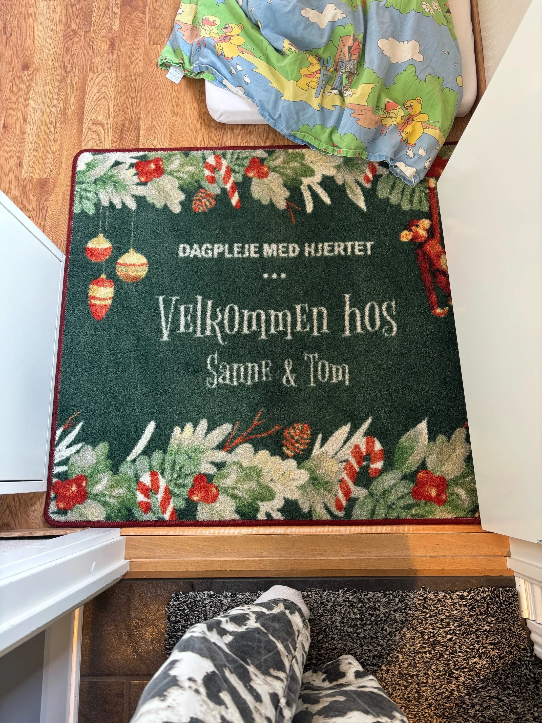 En af forældrene til Tom og Sannes dagplejebørn har lavet denne måtte til dem.
