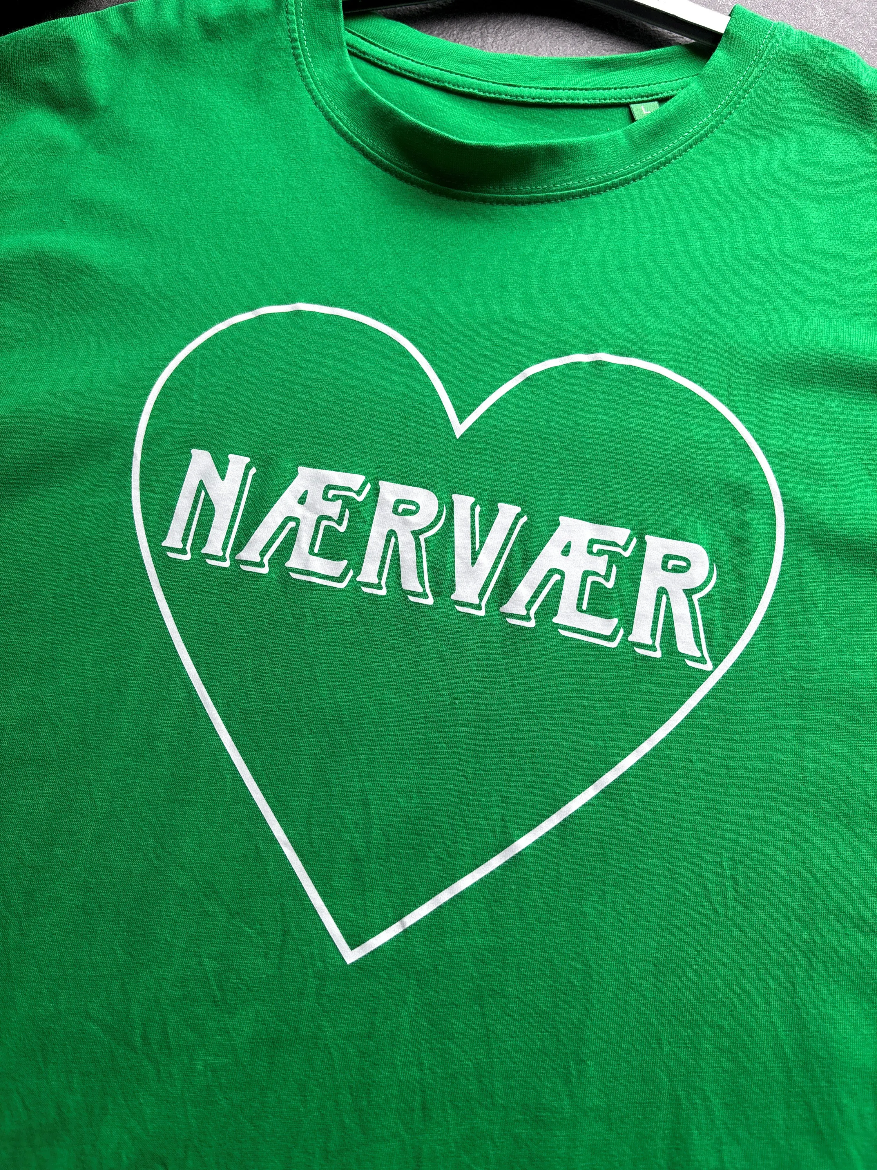 Nærvær skrevet på t-shirt