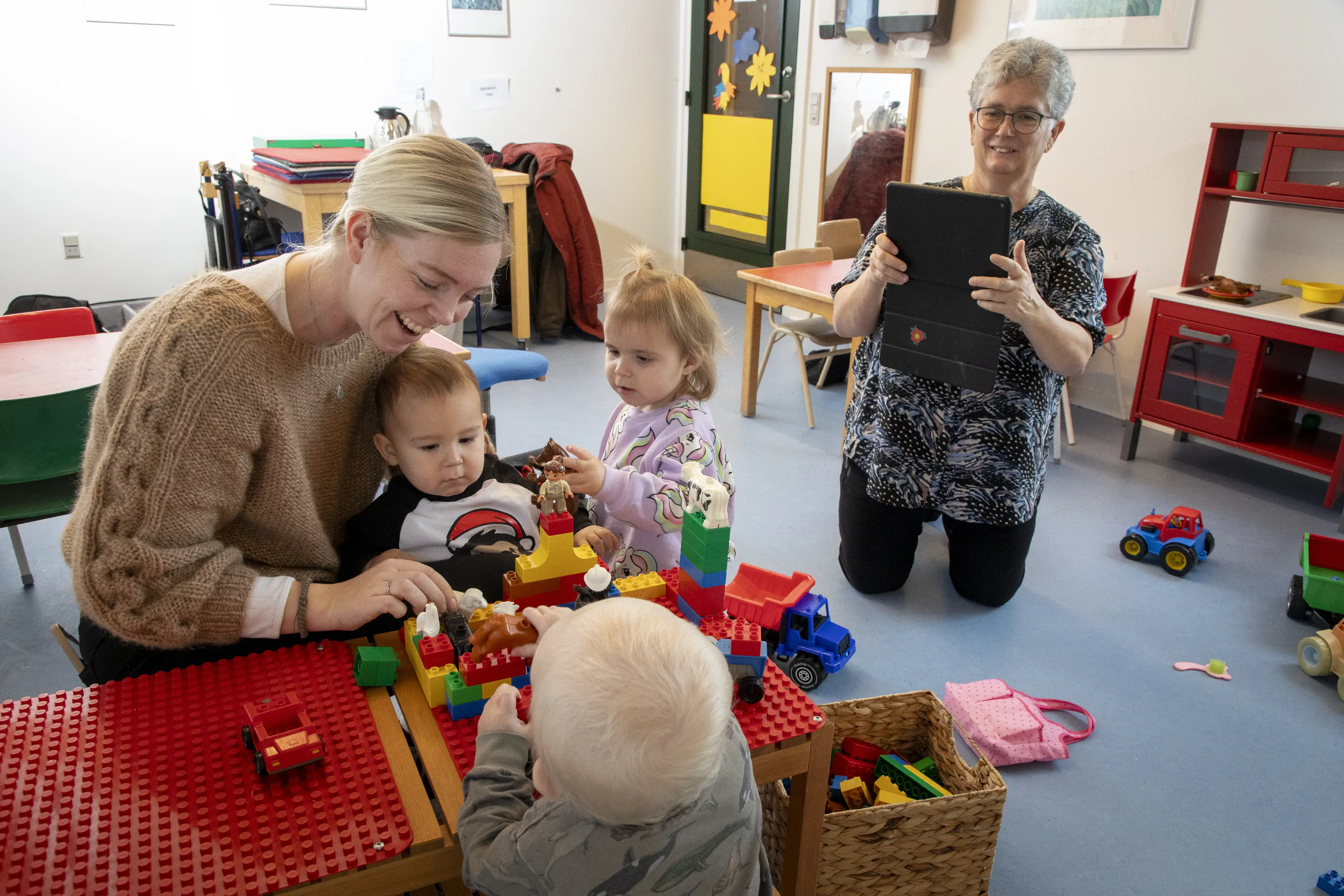 Hanne Olsen og Patricia Strange er dagplejere i Faxe Kommune. 